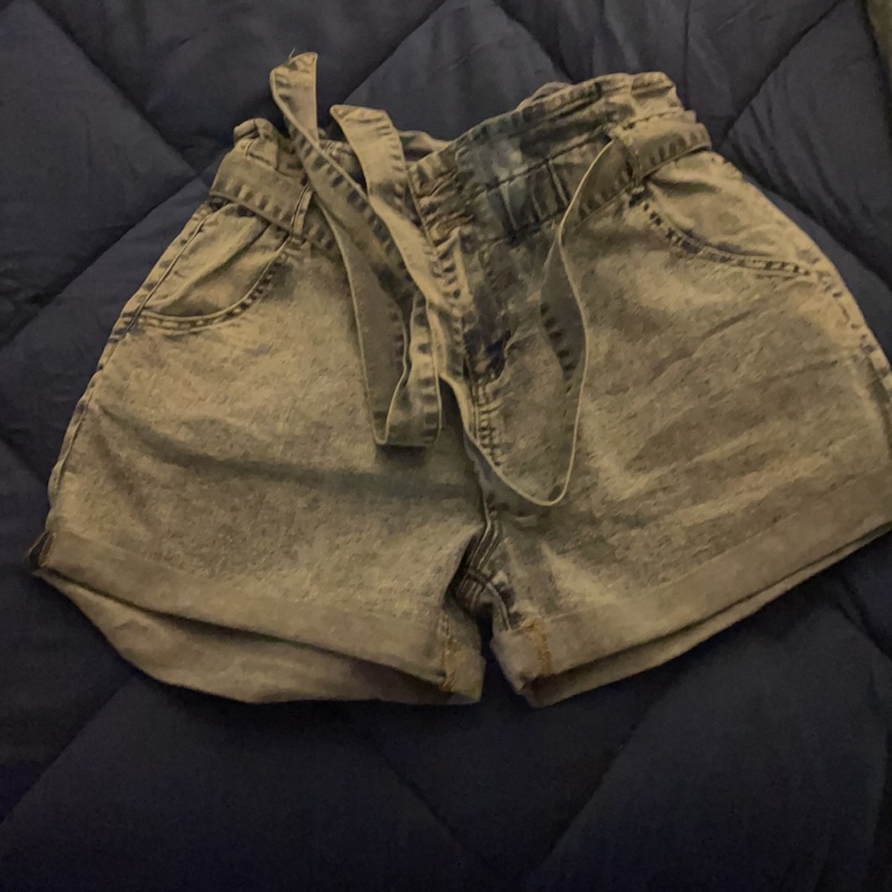 Shorts - Picture 2 of 5